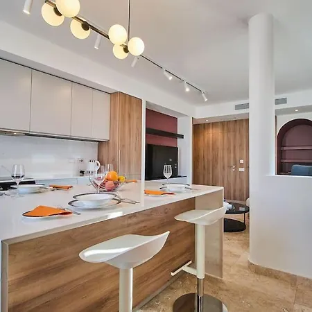 Luxury 2 Bedroom Penthouse - Pool - Close To Paceville *