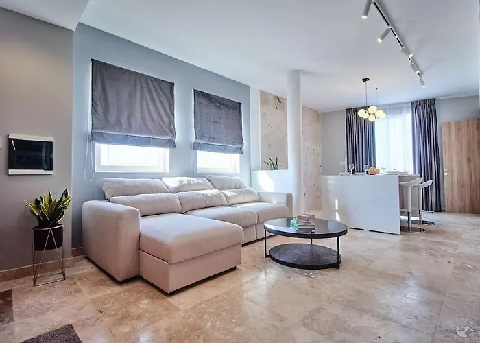 Luxury 2 Bedroom Penthouse - Pool - Close To Paceville 아파트