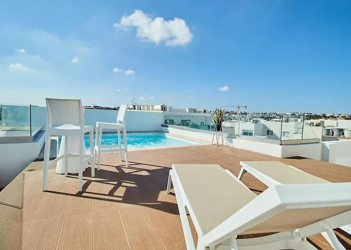 Luxury 2 Bedroom Penthouse - Pool - Close To Paceville