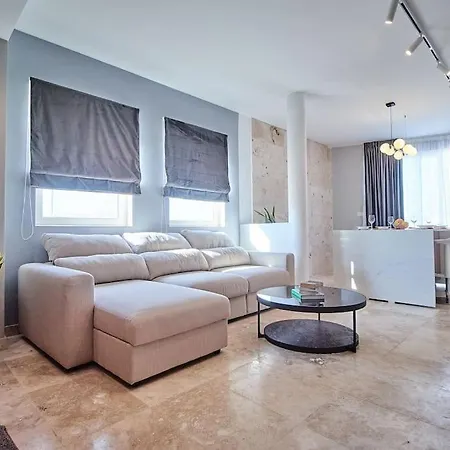 Luxury 2 Bedroom Penthouse - Pool - Close To Paceville Lägenhet