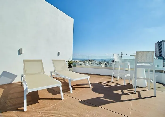 Luxury 2 Bedroom Penthouse - Pool - Close To Paceville アパート