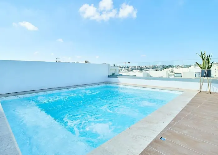 Luxury 2 Bedroom Penthouse - Pool - Close To Paceville アパート