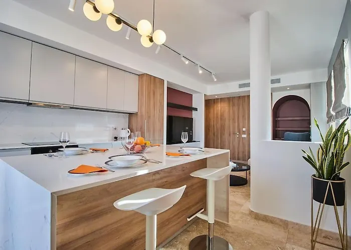 Luxury 2 Bedroom Penthouse - Pool - Close To Paceville *