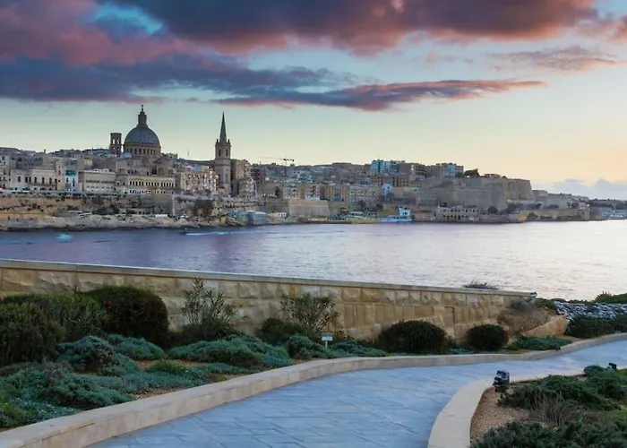 Luxury 2 Bedroom Penthouse - Pool - Close To Paceville アパート Saint Julian's