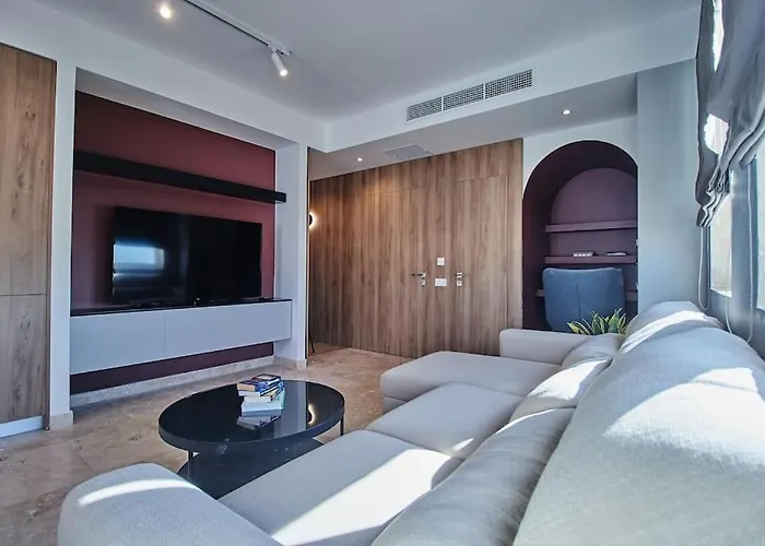 Luxury 2 Bedroom Penthouse - Pool - Close To Paceville